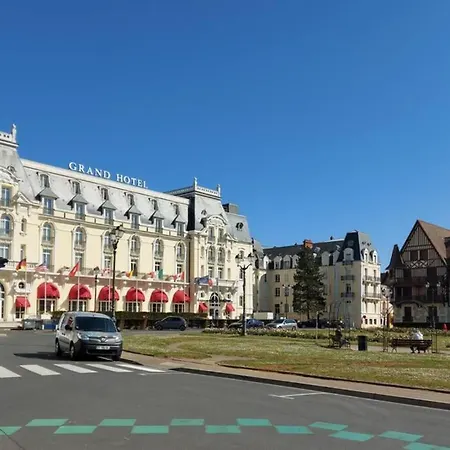 F2 A 100M De La Plage Avec Wifi.