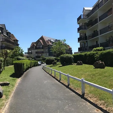 F2 A 100M De La Plage Avec Wifi. * Cabourg